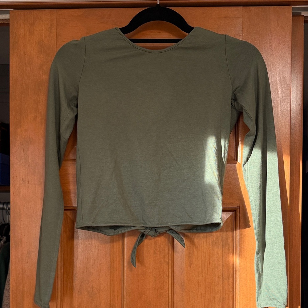Aritzia Wilfred Green Open-Back Long Sleeve Top